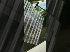 Durchsichtige und lichtverbreitende Polycarbonat-Wellenfliesen für natürliche Beleuchtung und Wetterschutz