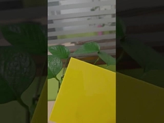 mit einer Breite von mehr als 20 mm,