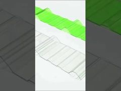 Wohnungsabdeckung aus Polykarbonat und Wellblech