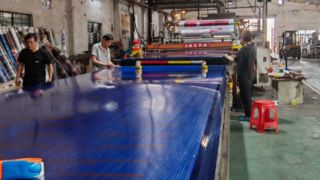 Produktion und Lieferung von Polycarbonat-Hohlblechen