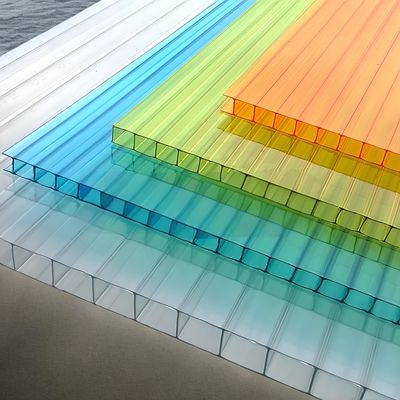 4 mm bis 20 mm farbige Polycarbonat-Dachfliesen mit mehreren Wänden Leichtgewicht Dauerdachmaterialien