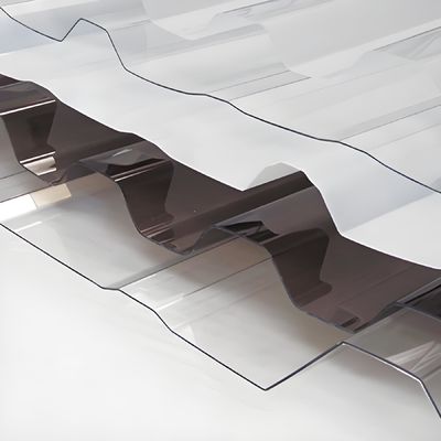Gewölbte Polycarbonat-Dachplatten Leichtgewicht Langlebig UV-beständig für Wohn- und Gewerbedachlösungen