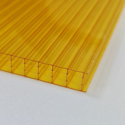 Gelb 10mm Vierschicht-Polycarbonat-Hohlblech Ultimate Kombination von Isolierung, Schlagfestigkeit und UV-Schutz