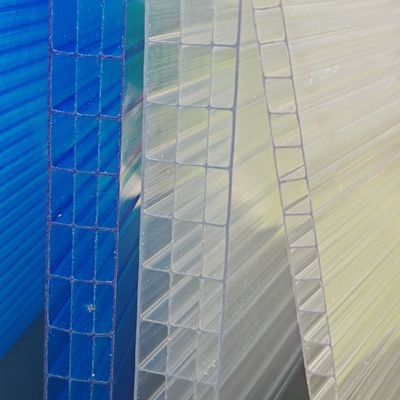Ein guter Preis. Hochleistungs 16mm Vierschicht-Polycarbonat-Blatt Multi-Wall-Design für Wärmedämmung und Stoßfestigkeit Online