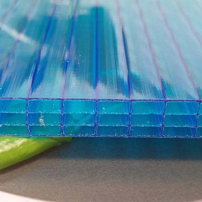 14mm Blau-Vier-Schicht-Polycarbonat-Blatt mit selbstlöschenden und UV-beständigen Eigenschaften für Fassaden und Baldachin