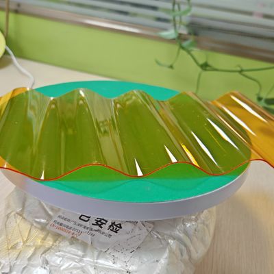 Orange Polykarbonat Wellblech ist die perfekte Lösung für praktische und dekorative Dach- und Abdeckungen