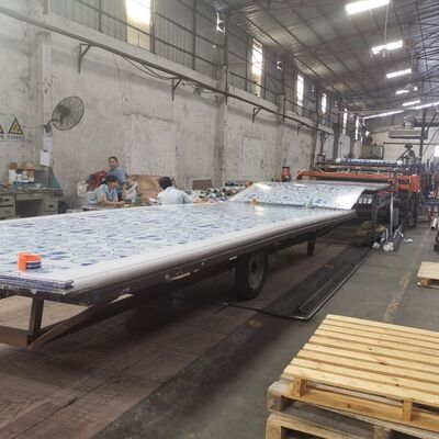 Chinesischer Hersteller für Polycarbonatplatten aus Kunststoff, hergestellt mit automatisierter Extrusionstechnologie, die gleichbleibende Leistung und Zuverlässigkeit liefert