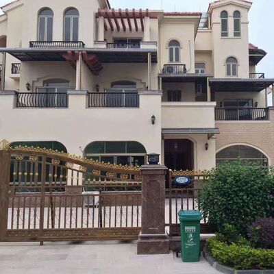 Grauer Aluminiumrahmen und graues Polycarbonat-Dachmarkise, konstruiert mit Wärmeausdehnungs-Ausgleich und wasserdichtem Abdichtungssystem für Wetterschutz im Freien