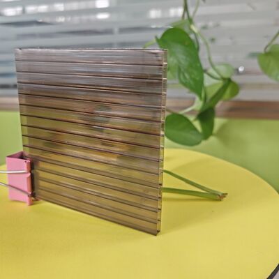 Bronze PC Hohlblatt-Feuerstufe B1 Polycarbonatplatte Ideal für Dach- und Verkleidungslösungen im Bauwesen